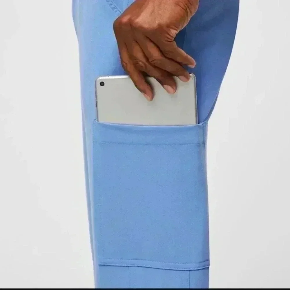 Figs men's Axim Cargo Scrub Pants™